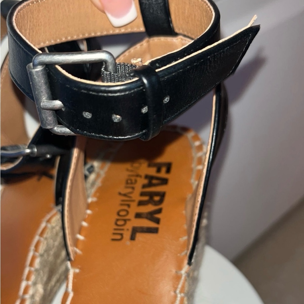 Wedges with buckle